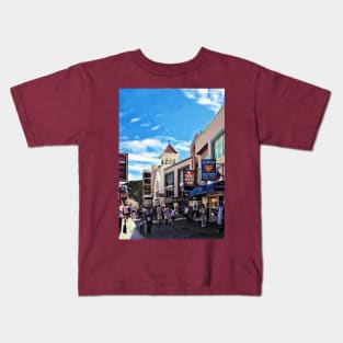 Caribbean - Philipsburg Sint Maarten - Shopping on Front Street Kids T-Shirt